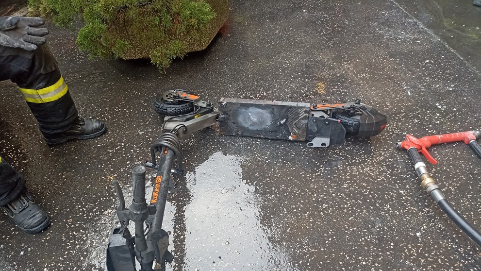 Požiar elektrokolobežky v Košiciach.