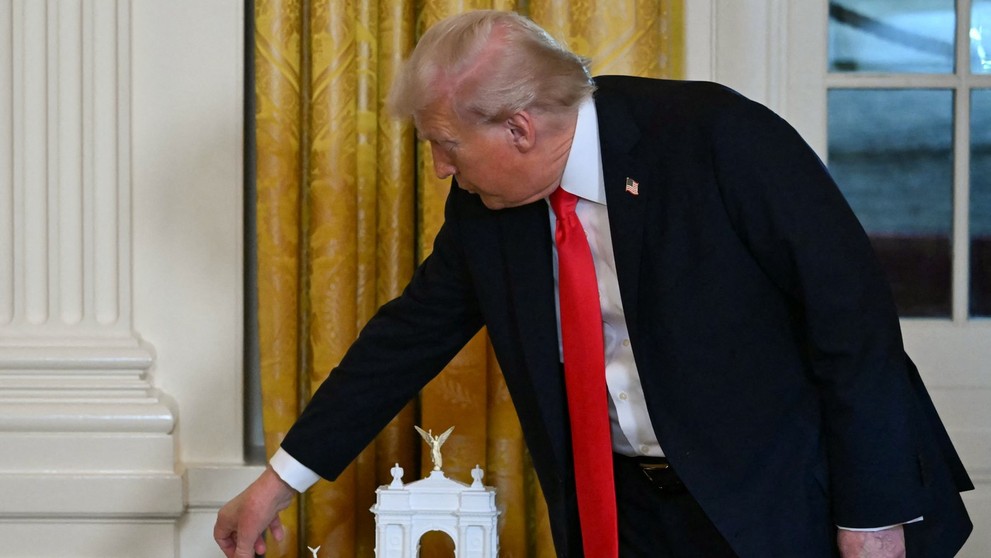 Donald Trump s maketou „The Independence Arch“.