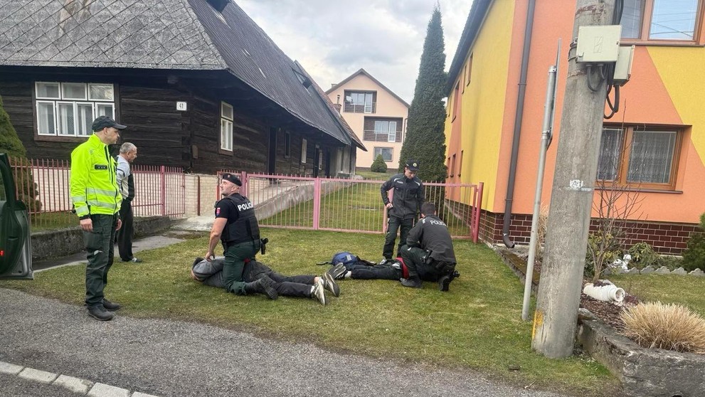 V obci Sedliacka Dubová zasahujú policajti