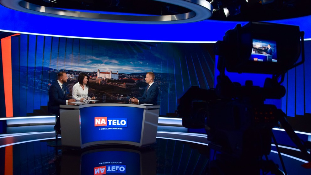 Matúš Šutaj Eštok a Jana Bittó Cigániková v relácii Na telo.