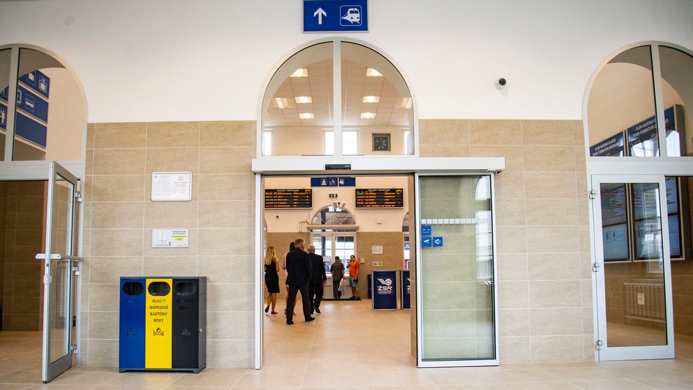 Priestory novej čakárne a vestibulu pre cestujúcich na Hlavnej stanici v Bratislave. 