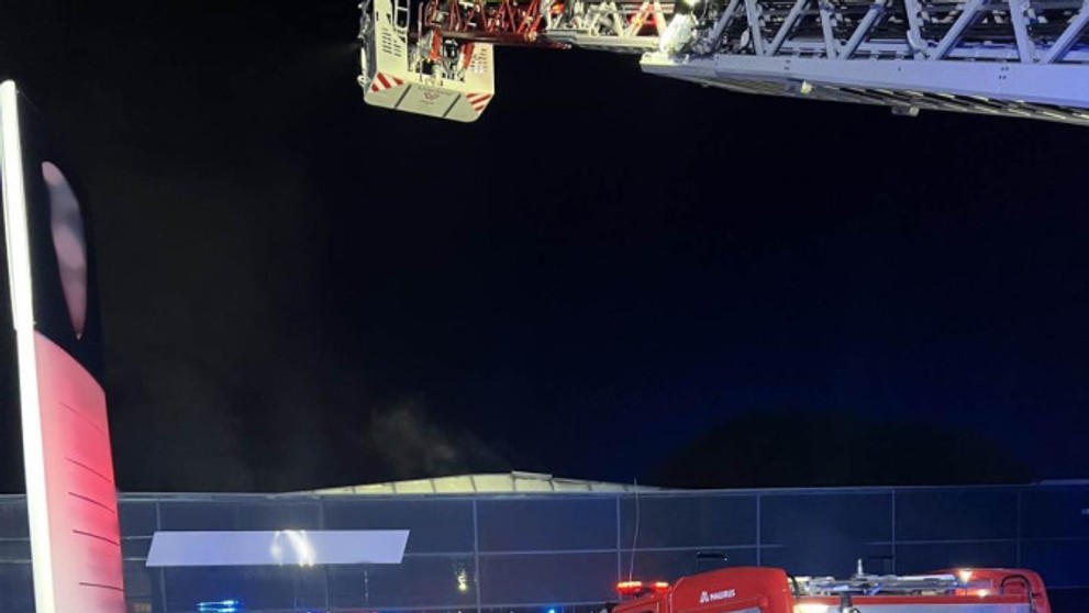 Požiar autosalónu.