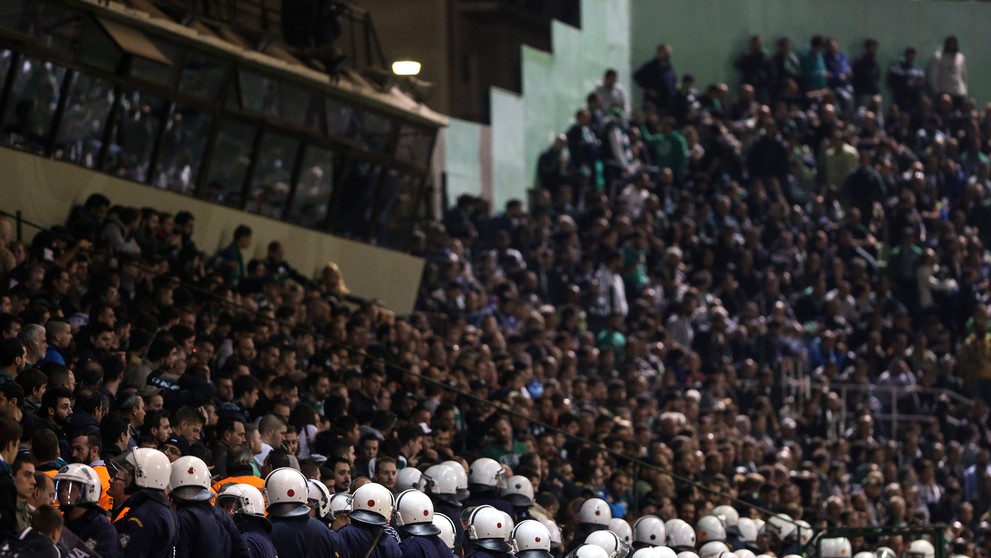 Zápas Olympiakosu zrušili kvôli výtržníkom