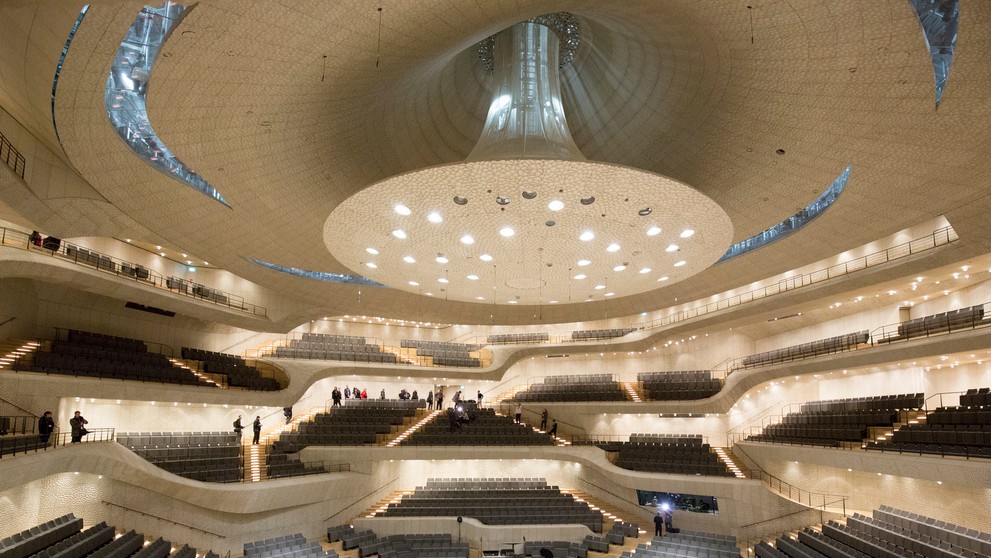 Na archívnej snímke zo 4. novembra 2016 je hlavná koncertná sieň Labskej filharmónie počas novinárskeho dňa v Hamburgu.