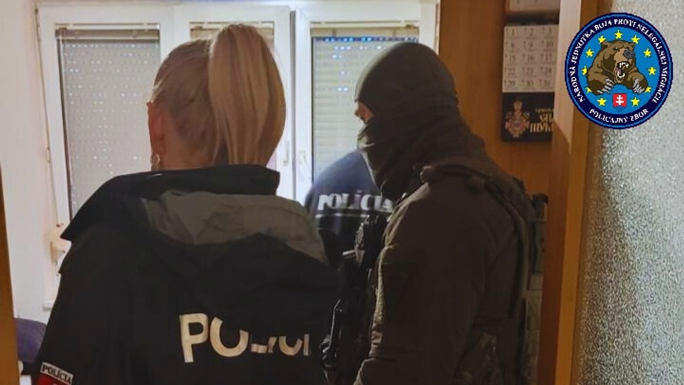 Polícia rozbila sieť nelegálneho zamestnávania Srbov na Slovensku
