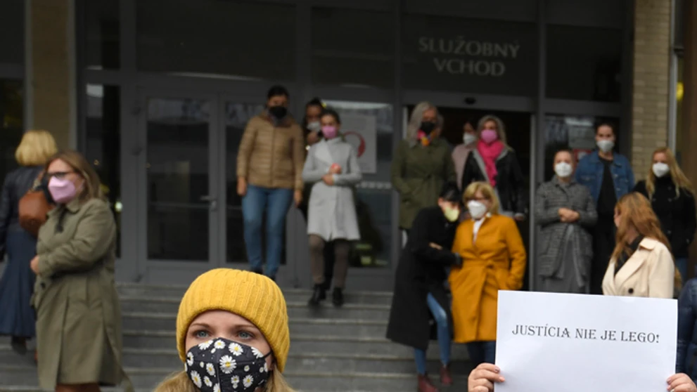 Protestné zhromaždenie proti navrhovanej reforme súdnej mapy pred KS v Košiciach.