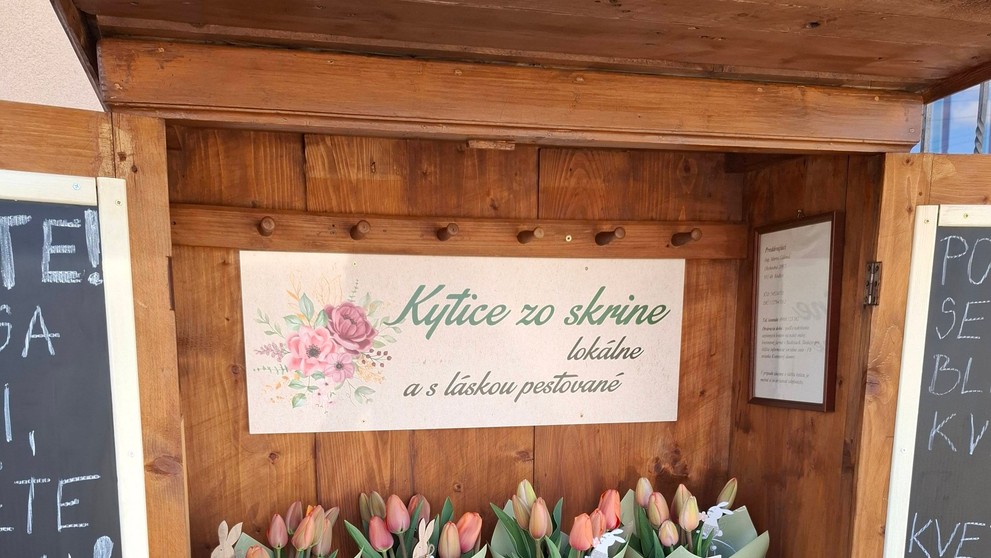 Samoobslužný kvetinový stánok pri Nitre