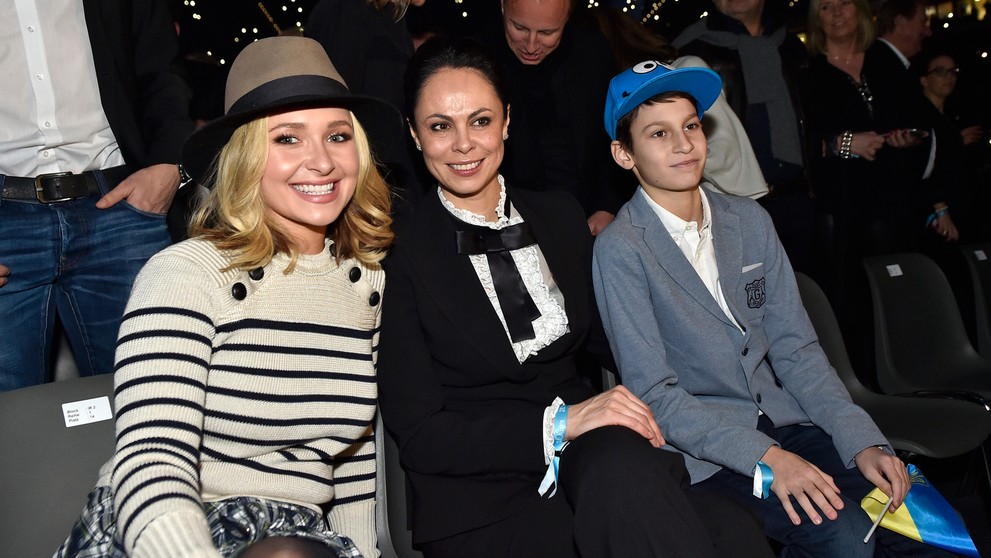 Zľava: Manželka Vladimira Klička Hayden Panettiere s manželkou Vitalij Klička Nataliou.