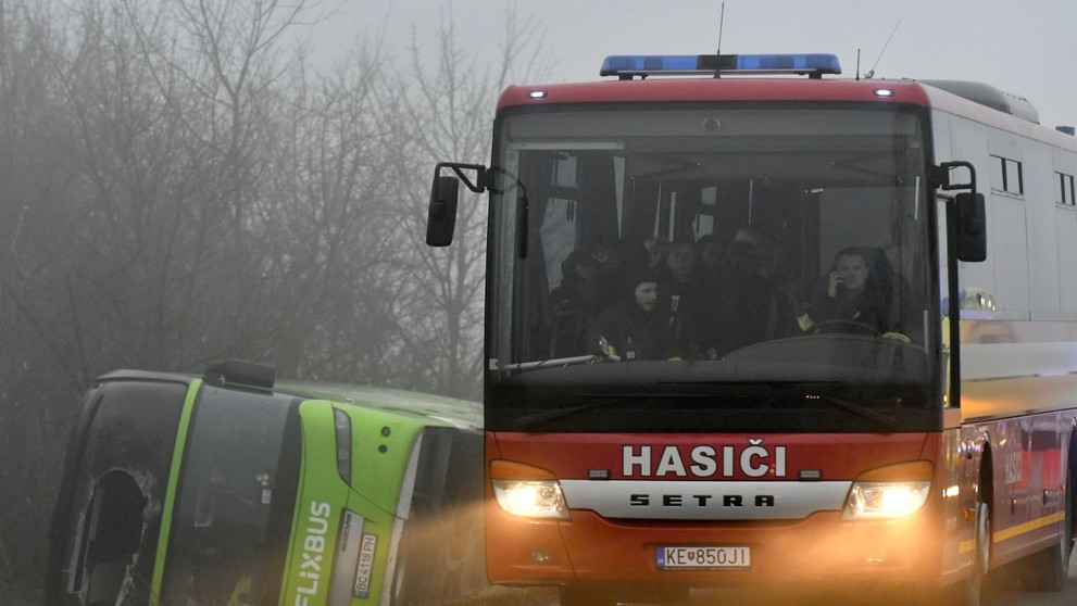 Nehoda autobusu z Ukrajiny pred obcou Dargov.
