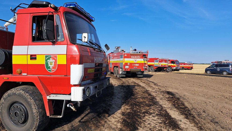 V blízkosti obce Reca horelo v sobotu obilie.