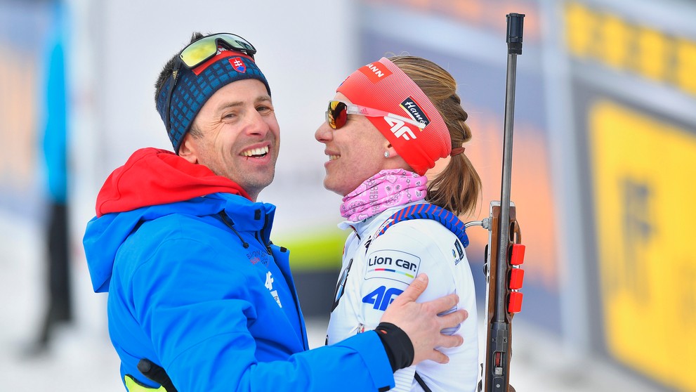 Biatlonistka Anastasia Kuzminová reaguje po pretekoch s hromadným štartom v Osle na Holmenkollene.