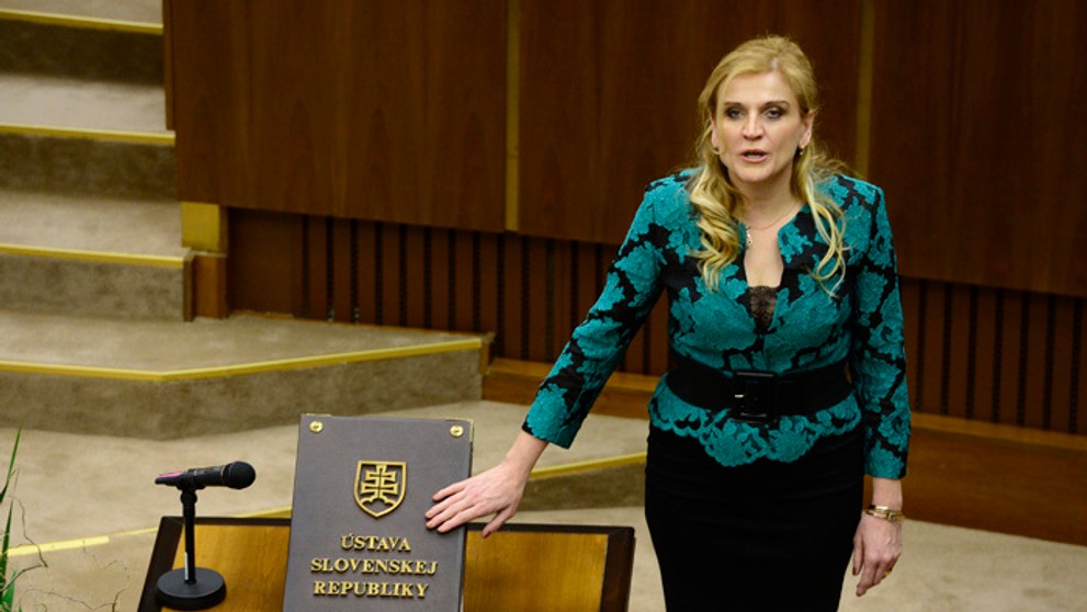 Jana Vaľová (SMER-SD) skladá poslanecký sľub.