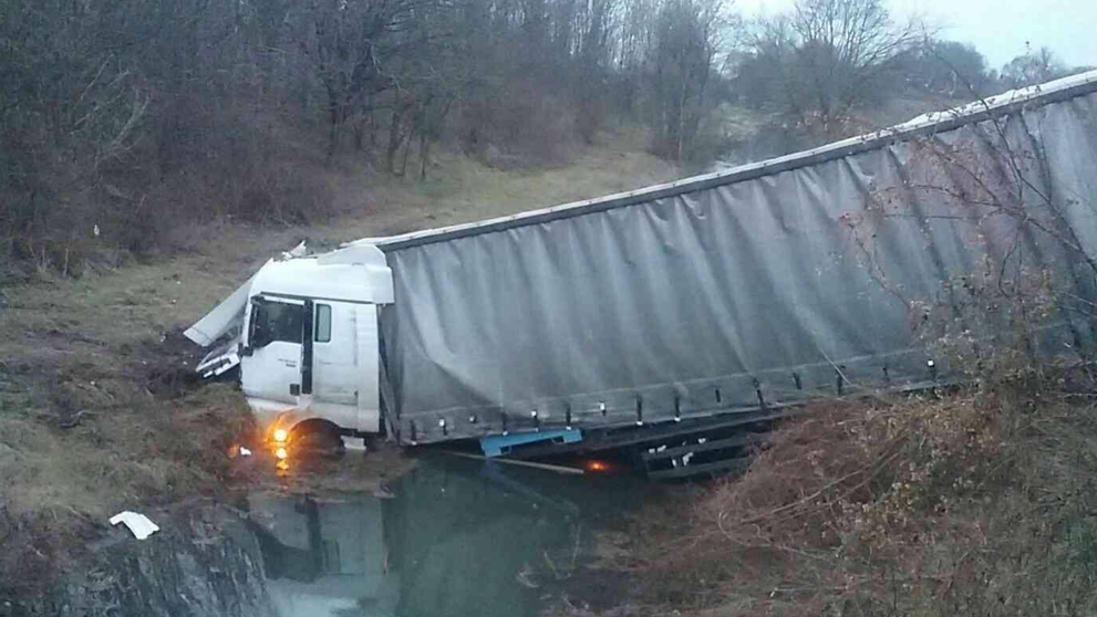 Nehoda kamióna na D1.