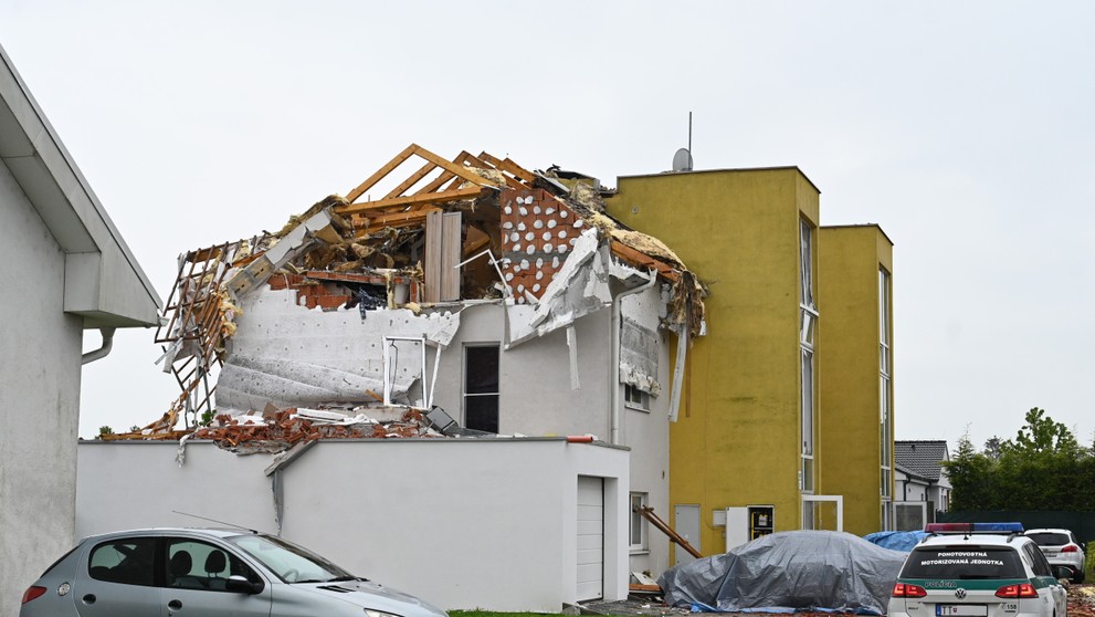 Explózia v obci Biely Kostol.