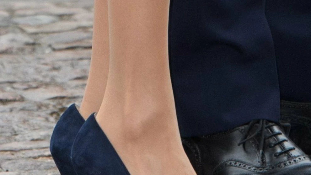 Meghan Markle a jej väčšie topánky. 