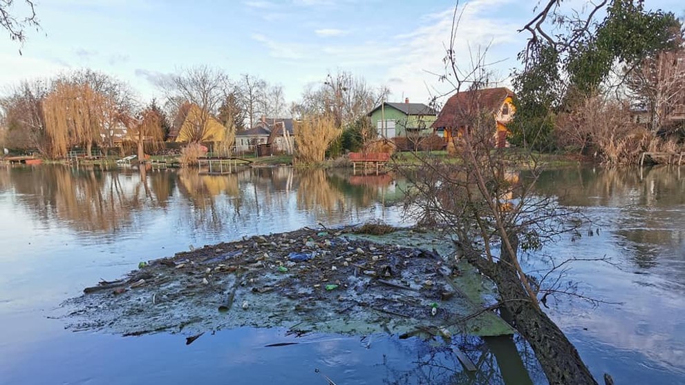 znečistený Malý Dunaj