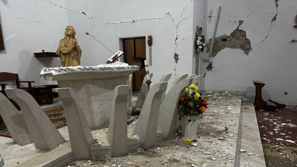 Poškodený kostol v obci Nižná Sitnica