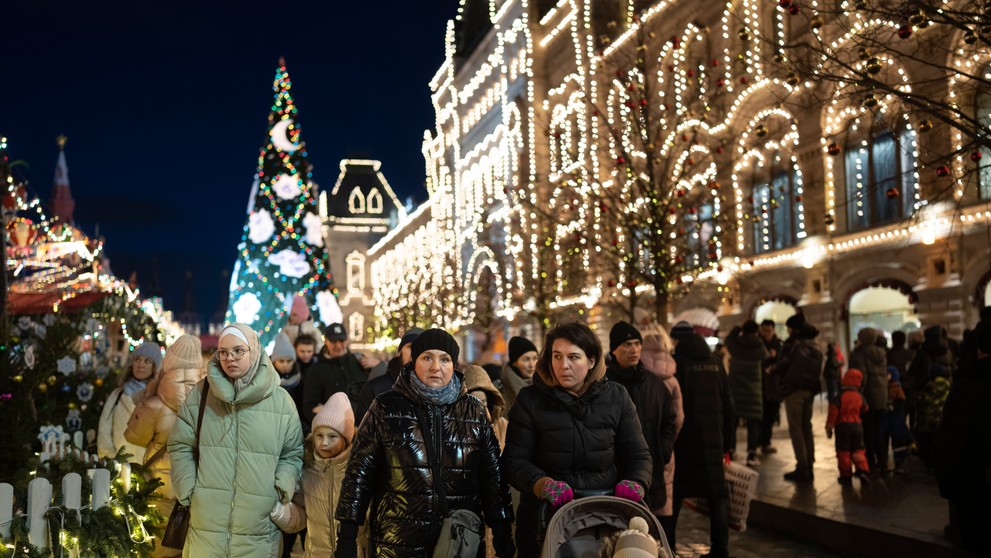 Vianočné trhy na Červenom námestí v Moskve.