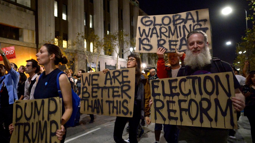 Tisícky protestujúcich obyvateľov vyšli do ulíc