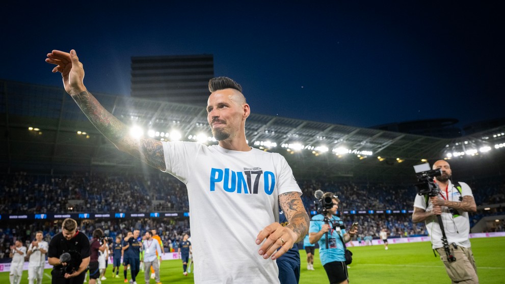 Na snímke Mareka Hamšík počas osláv po skončení rozlúčkového zápasu.