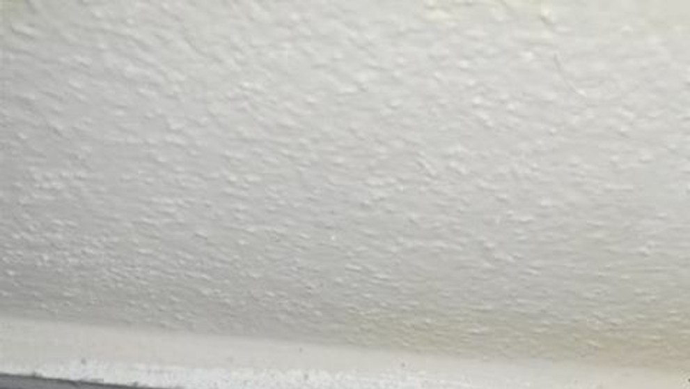 Skupina podgurážených prevracia auto.