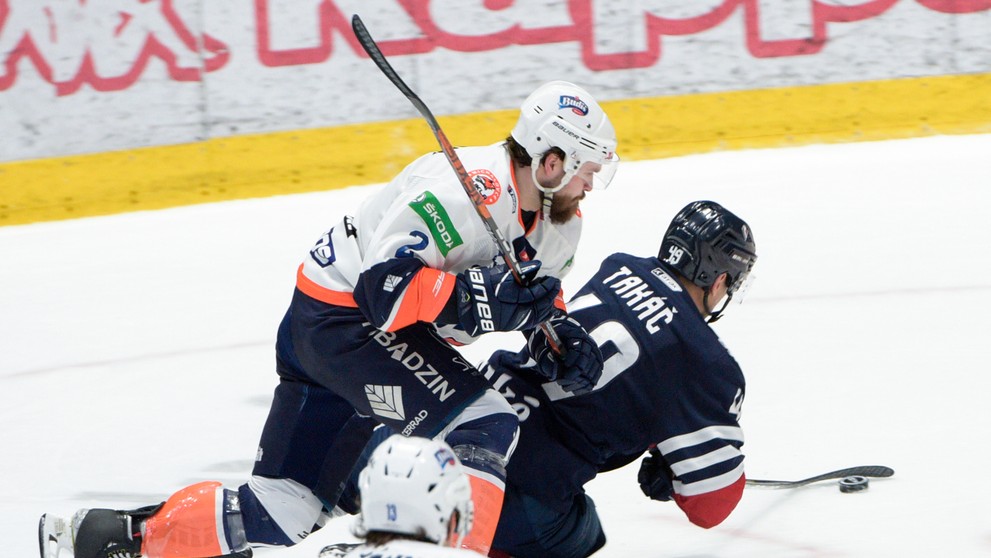 Zach Osburn a Samuel Takáč.