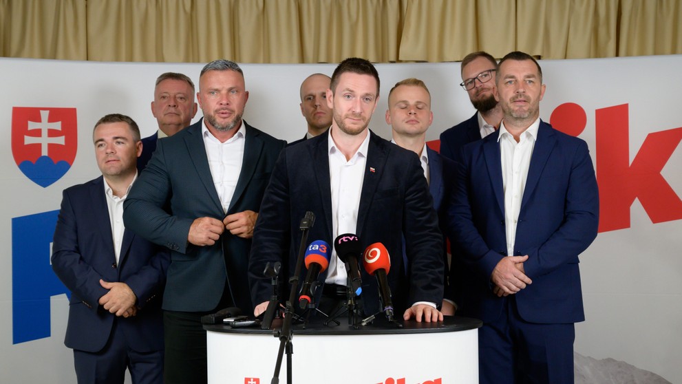 Republika počas volebnej noci. 