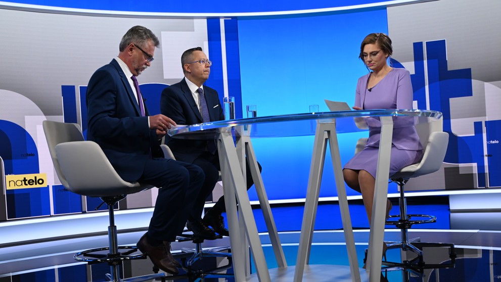 Minister financií Ladislav Kamenický (Smer-SD) a poslanec NR SR Jozef Hajko (KDH)