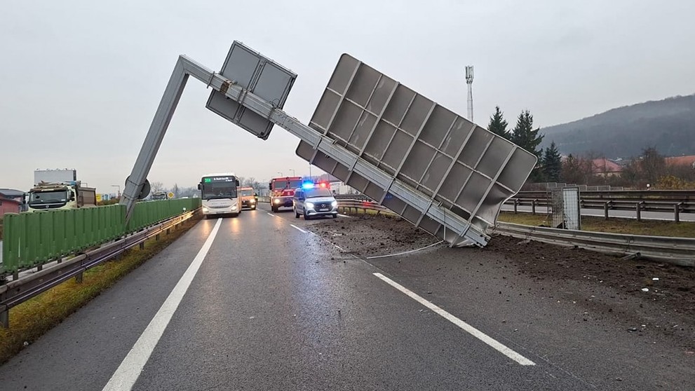 Nehoda kamióna pri Banskej Bystrici