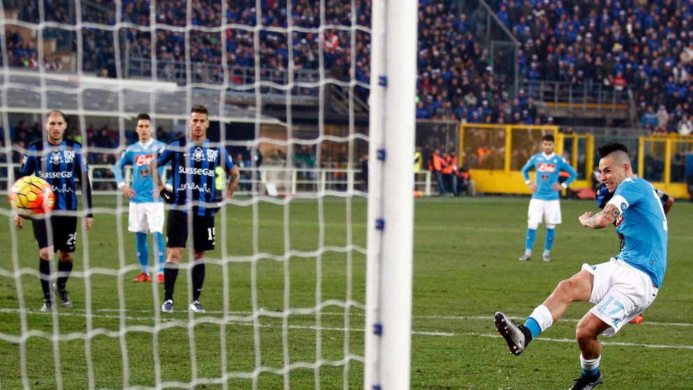 Marek Hamšík strieľa gól