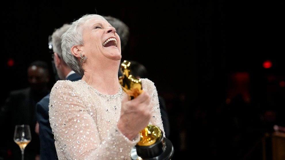 Na snímke ocenená Jamie Lee Curtis.