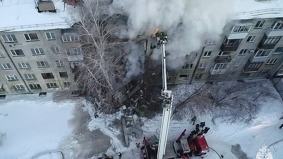 Výbuch plynu a požiar v bytovom dome v Novosibirsku
