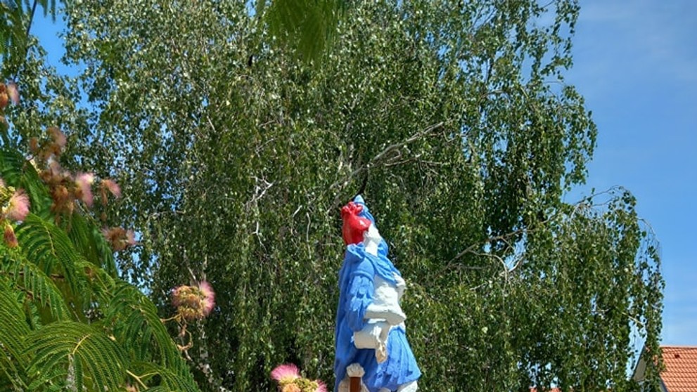 V Rači niekto svojvoľne premaľoval sochu svätého Floriána z roku 1721.