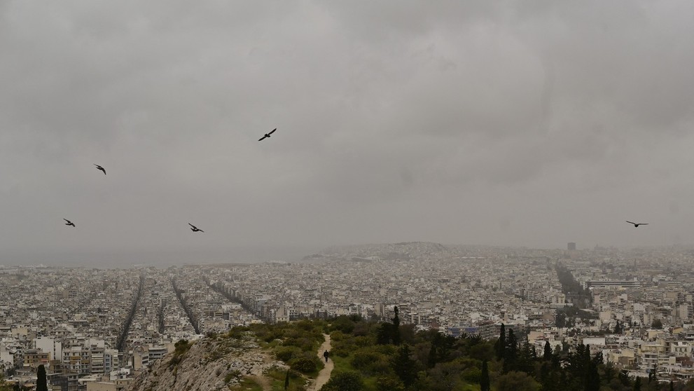 Atény zahalili oblaky prachu zo Sahary.