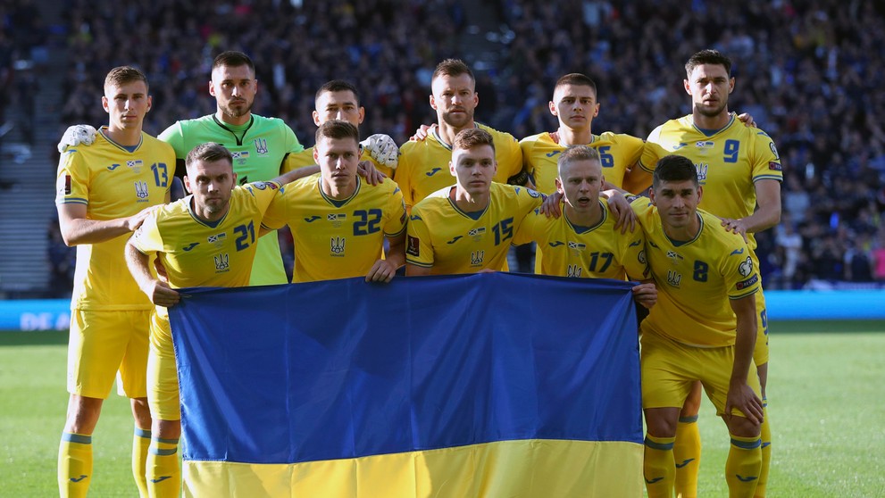 Reprezentanti Ukrajiny pred semifinále baráže o postup na MS 2022 na pôde Škótska.