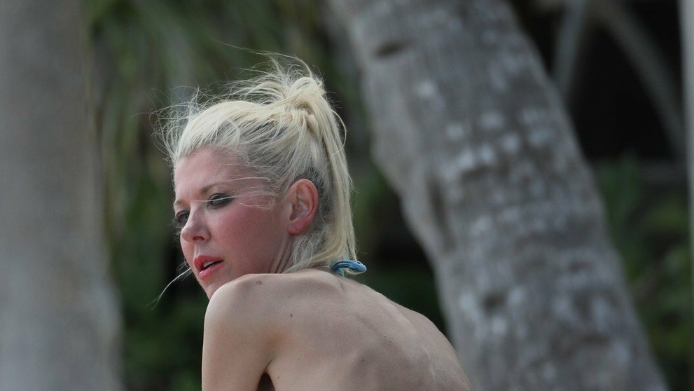 Tara Reid na pláži v Mexiku