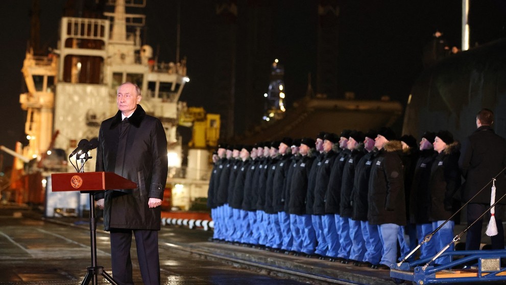 Ruský prezident Vladimir Putin slávnostne spustil na vodu novú jadrovú ponorku Perm.