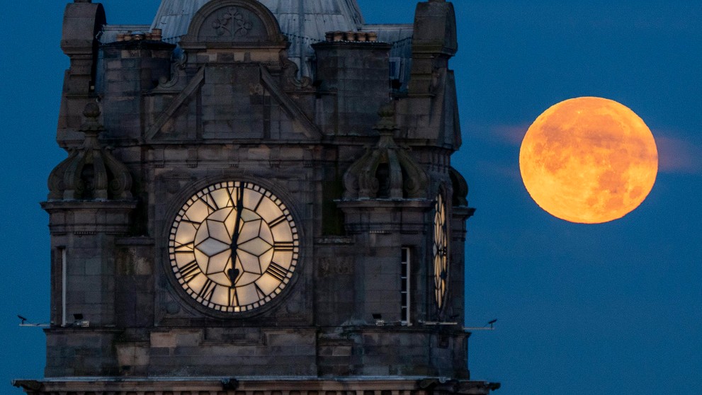 Modrý mesiac (Edinburgh, Škótsko)