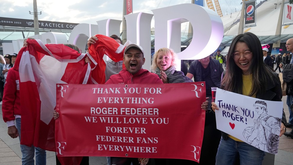 Roger Federer sa lúči s kariérou.