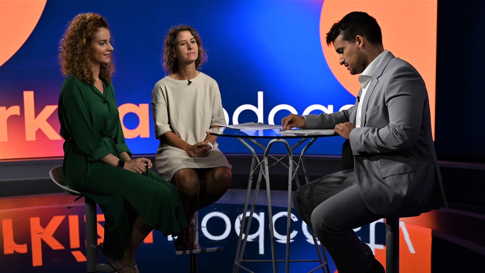 Novinárky Laura Kellöová a Veronika Prušová v Cirkus Politikus s Adelom Ghannamom