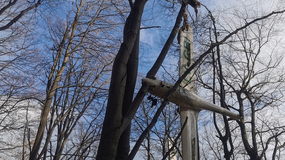 Havarovaný vetroň.