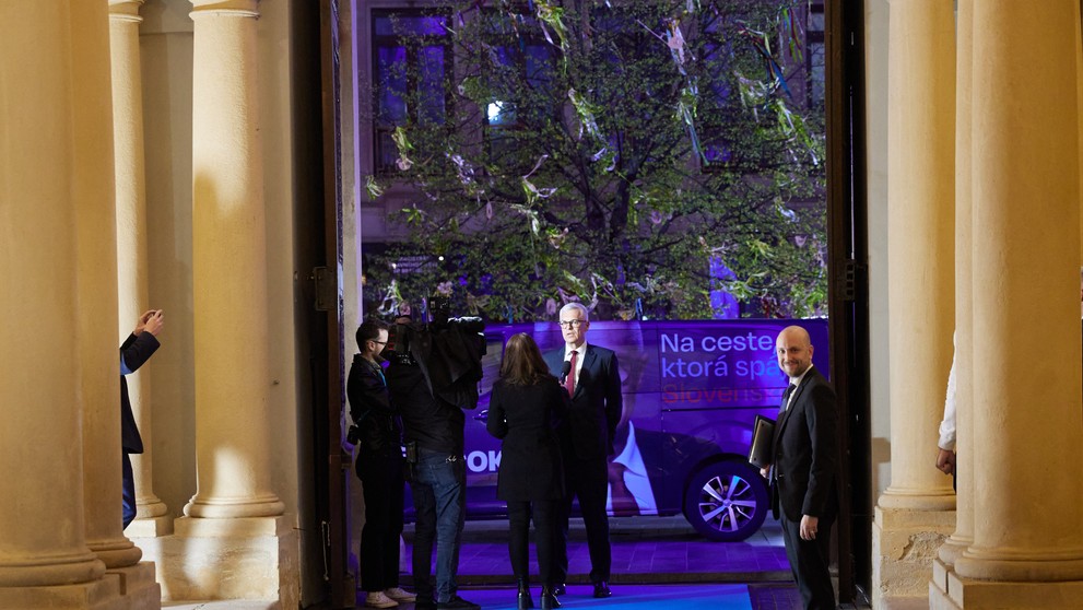 Ivan Korčok prichádza do Primaciálneho paláca.