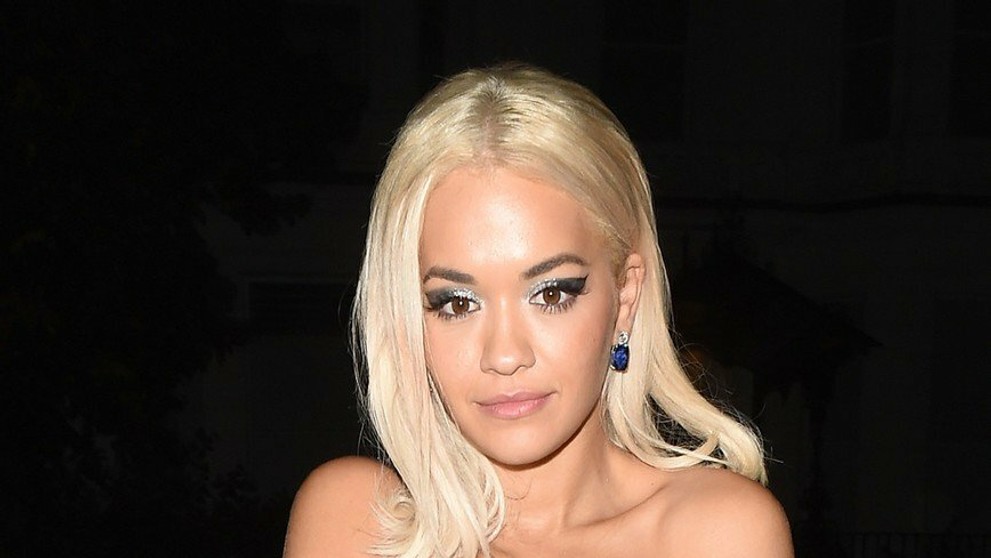 Ritu Oru zradili šaty