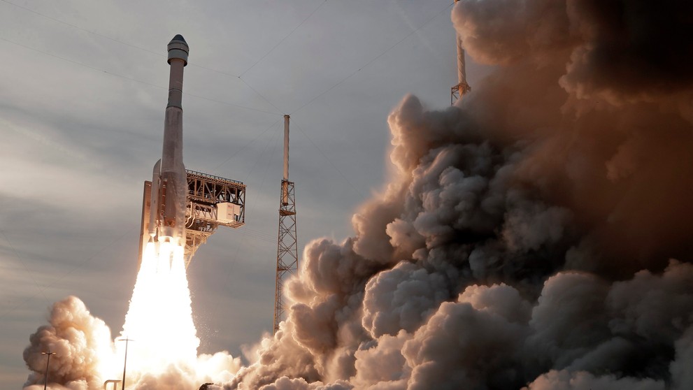 Štart rakety Raketa Atlas V spoločnosti United Launch Alliance z mysu Canaveral na Floride.