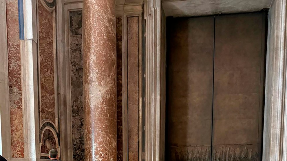 Donald Trump a Volodymyr Zelenskyj sa stretli na pohrebe pápeža