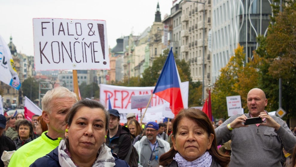 Českí odborári demonštrovali na pražskom Václavskom námestí.