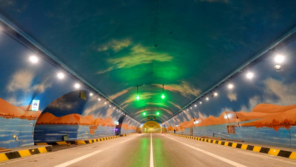 V Číne otvorili najdlhší diaľničný tunel sveta.