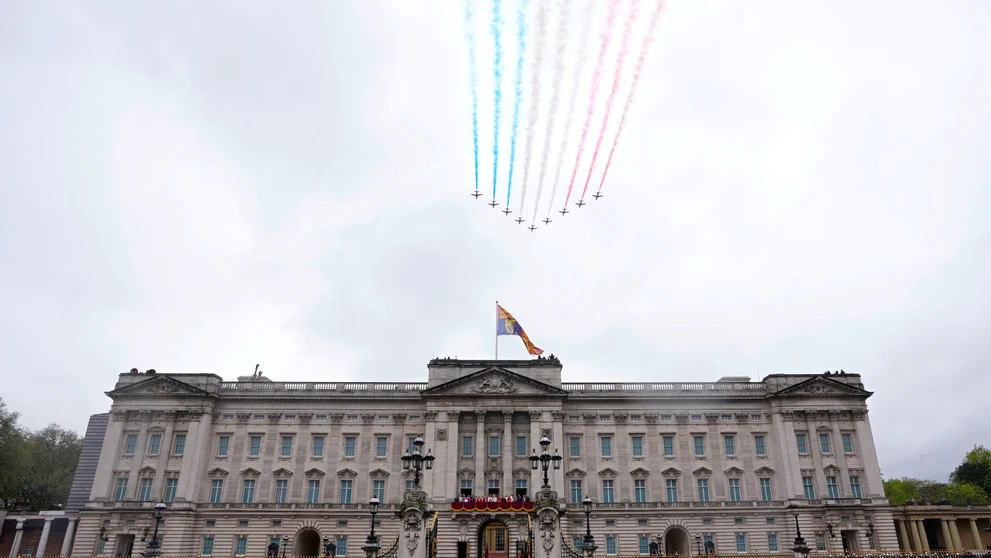 Prelet britskej kráľovskej leteckej akrobatickej skupiny Red Arrows