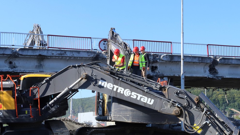 Búranie mosta v Kremničke