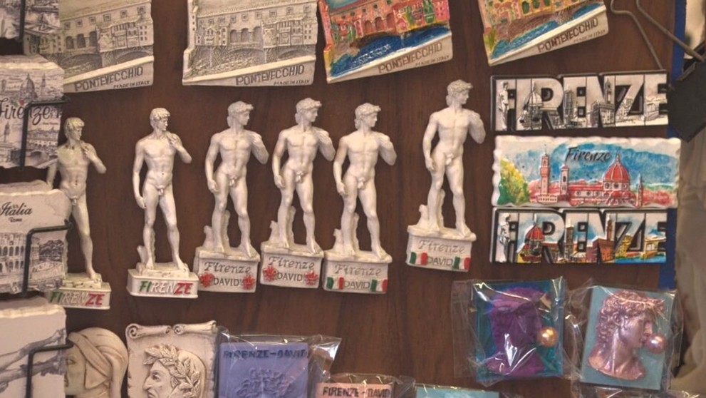 Kontroverzné suveníry vo Florencii.
